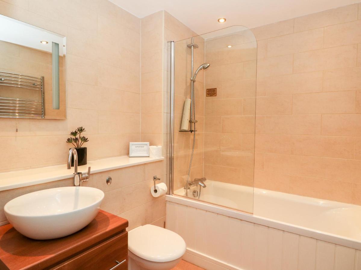 אינברנס Waterfall Apartment מראה חיצוני תמונה